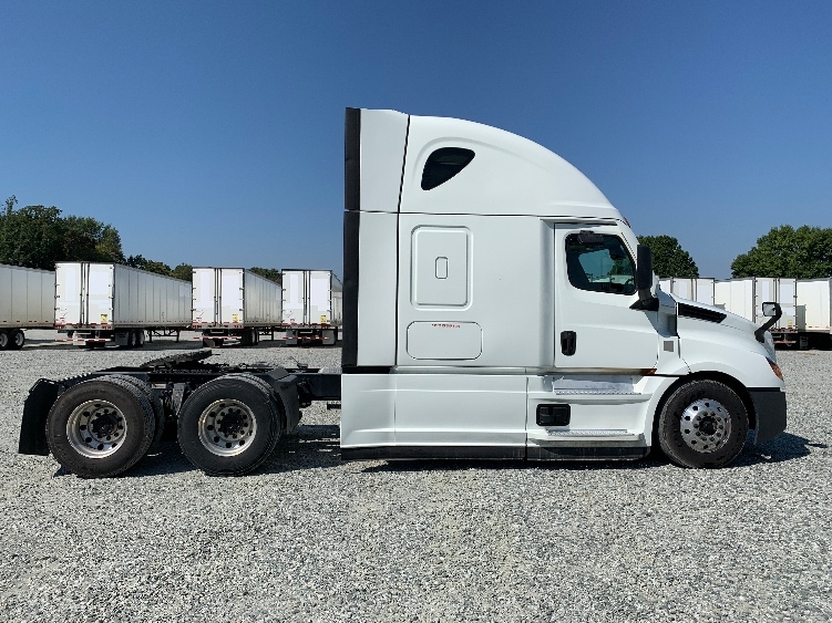 Used 2021 Freightliner Cascadia - photo 10