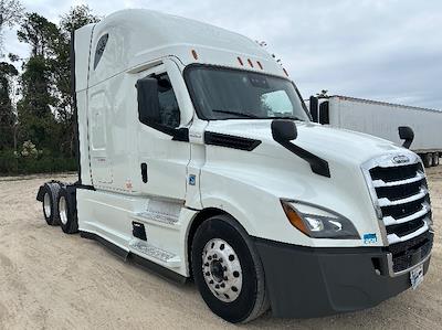 Used 2021 Freightliner Cascadia - photo 1