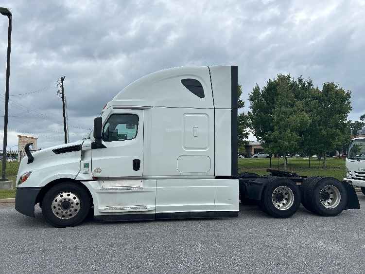 Used 2021 Freightliner Cascadia - photo 6