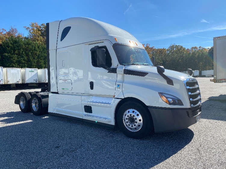 Used 2021 Freightliner Cascadia - photo 1