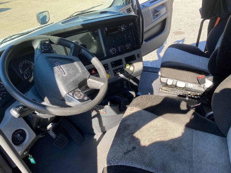 Used 2021 Freightliner Cascadia - photo 12