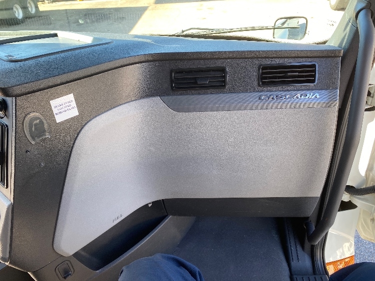 Used 2021 Freightliner Cascadia - photo 16