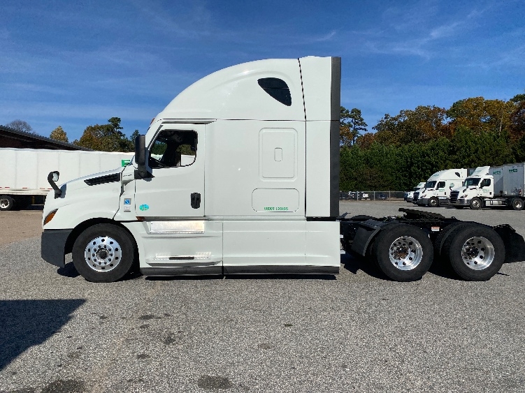 Used 2021 Freightliner Cascadia - photo 6