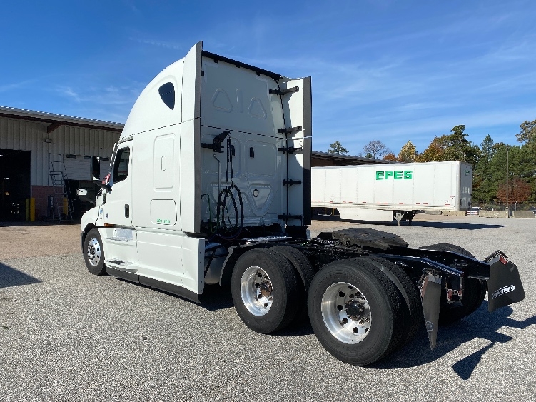 Used 2021 Freightliner Cascadia - photo 7