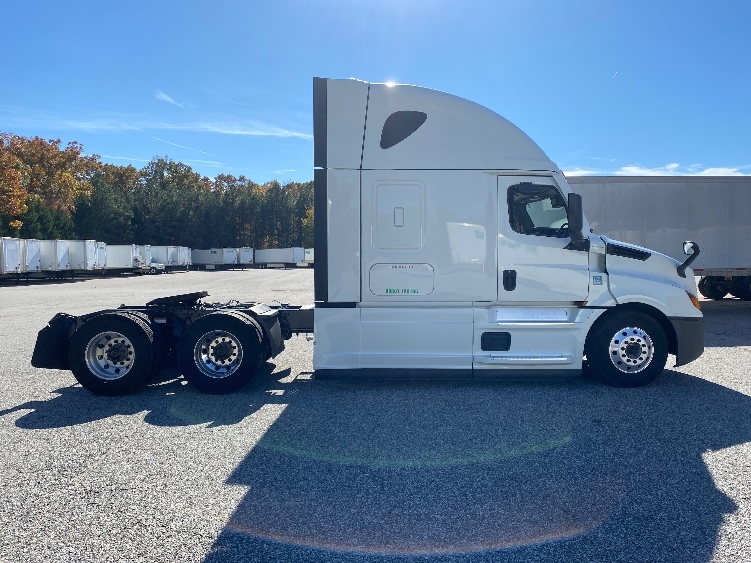 Used 2021 Freightliner Cascadia - photo 10