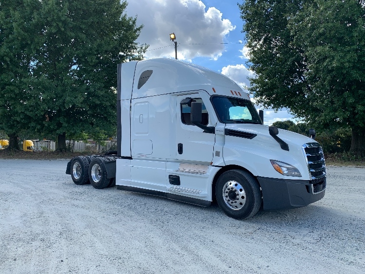 Used 2021 Freightliner Cascadia - photo 1
