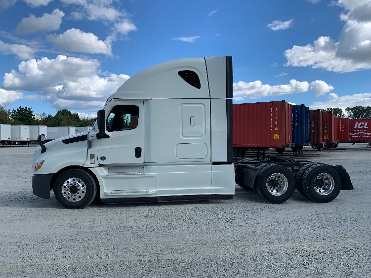 Used 2021 Freightliner Cascadia - photo 6