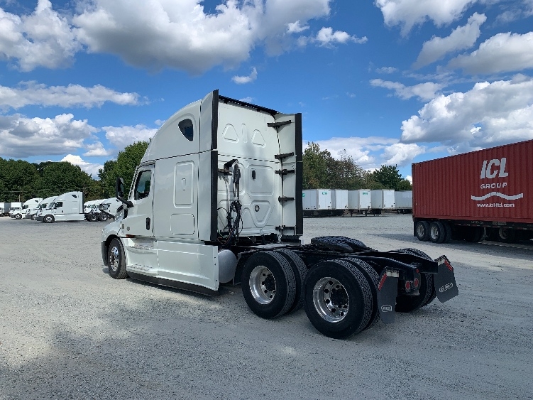 Used 2021 Freightliner Cascadia - photo 7