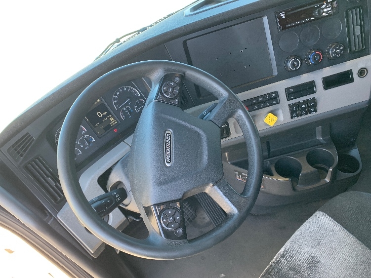 Used 2021 Freightliner Cascadia - photo 12