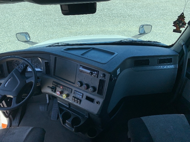 Used 2021 Freightliner Cascadia - photo 14