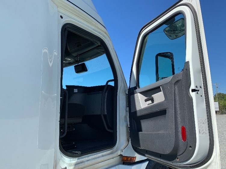 Used 2021 Freightliner Cascadia - photo 15