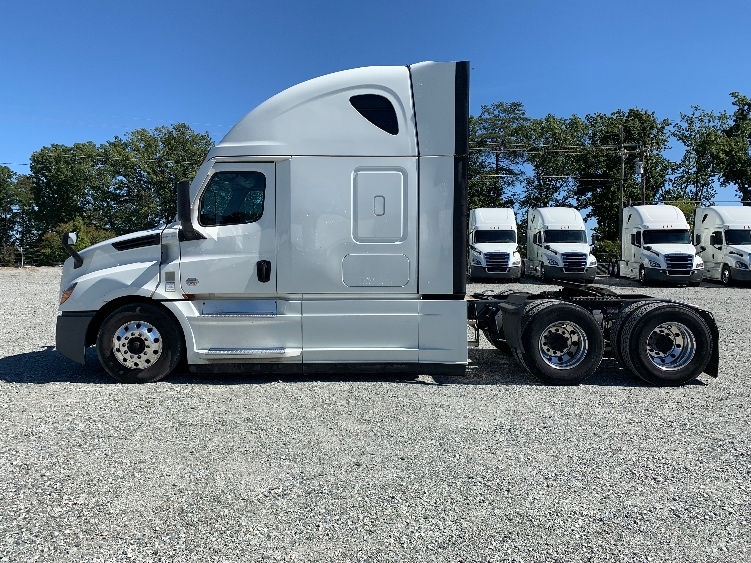 Used 2021 Freightliner Cascadia - photo 6