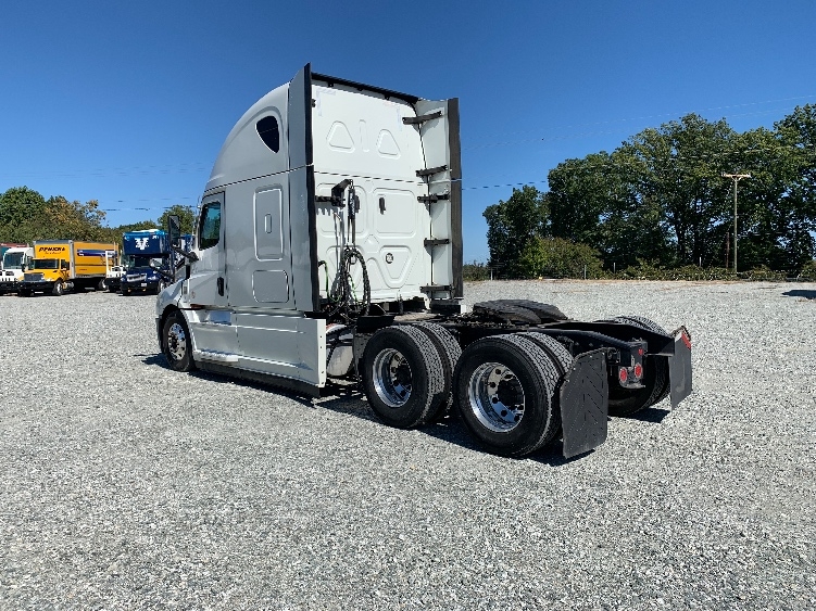 Used 2021 Freightliner Cascadia - photo 7