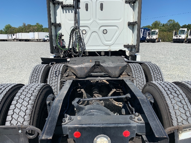 Used 2021 Freightliner Cascadia - photo 8