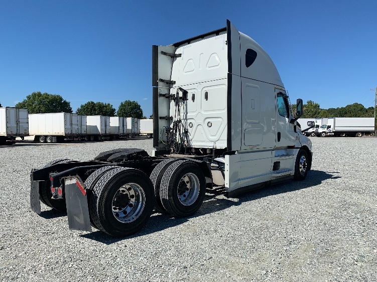 Used 2021 Freightliner Cascadia - photo 9