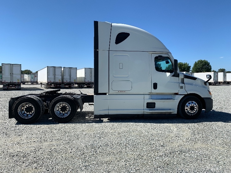 Used 2021 Freightliner Cascadia - photo 10