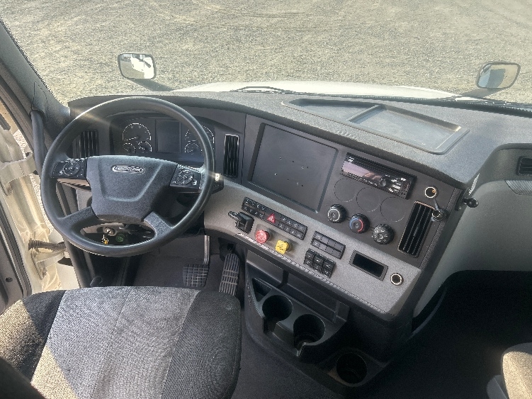 Used 2021 Freightliner Cascadia - photo 13