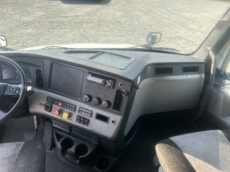 Used 2021 Freightliner Cascadia - photo 14