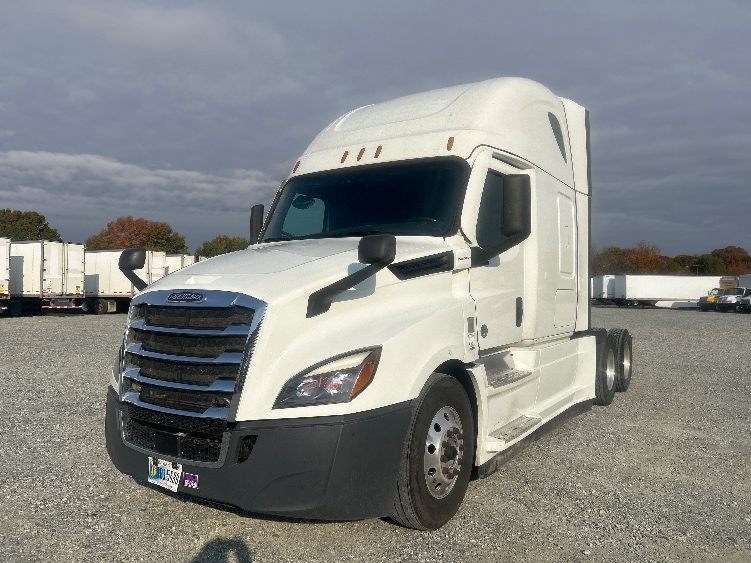 Used 2021 Freightliner Cascadia - photo 5