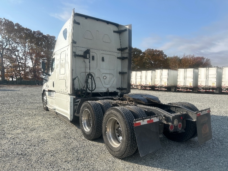 Used 2021 Freightliner Cascadia - photo 7