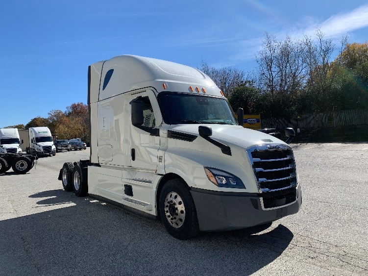 Used 2021 Freightliner Cascadia - photo 1