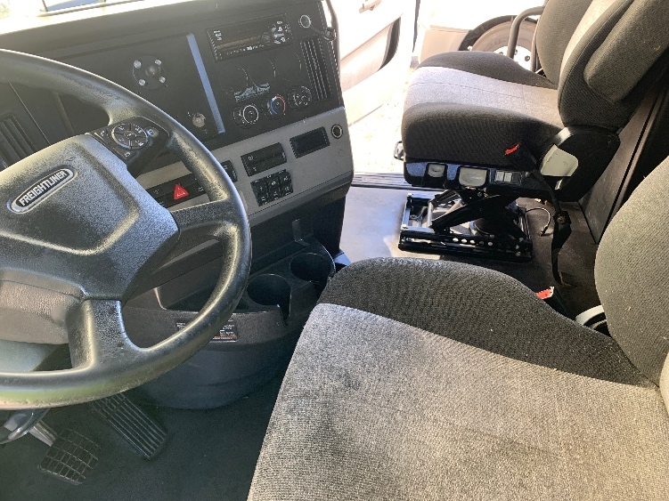 Used 2021 Freightliner Cascadia - photo 12