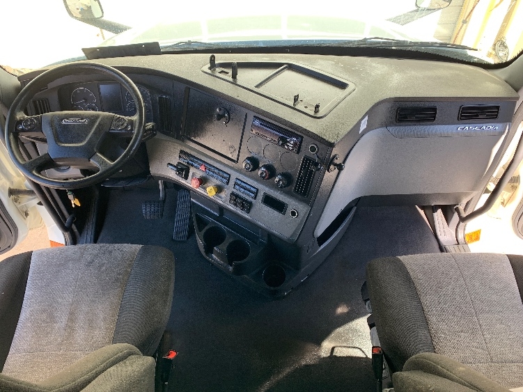 Used 2021 Freightliner Cascadia - photo 14
