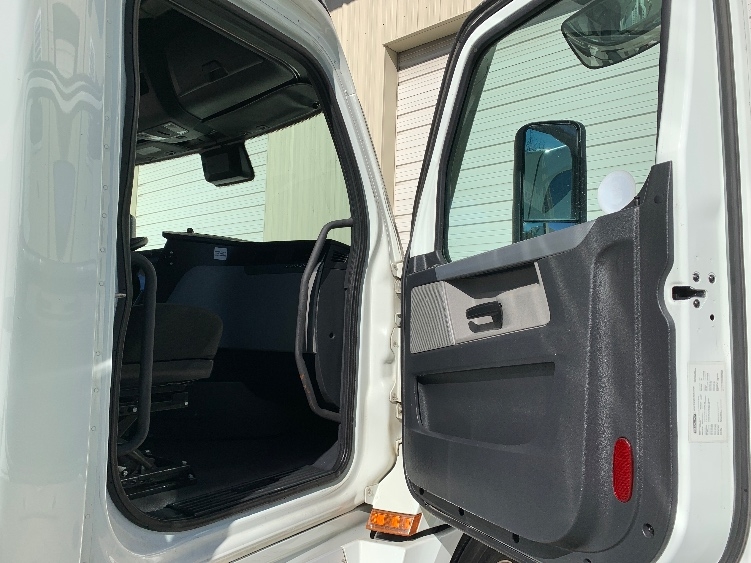 Used 2021 Freightliner Cascadia - photo 15