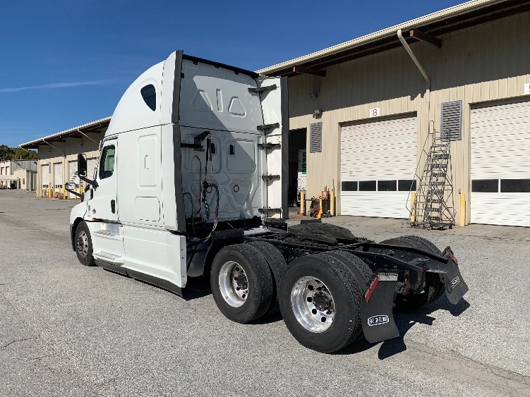 Used 2021 Freightliner Cascadia - photo 7
