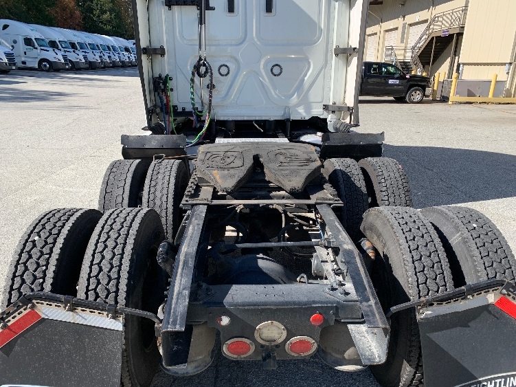 Used 2021 Freightliner Cascadia - photo 8