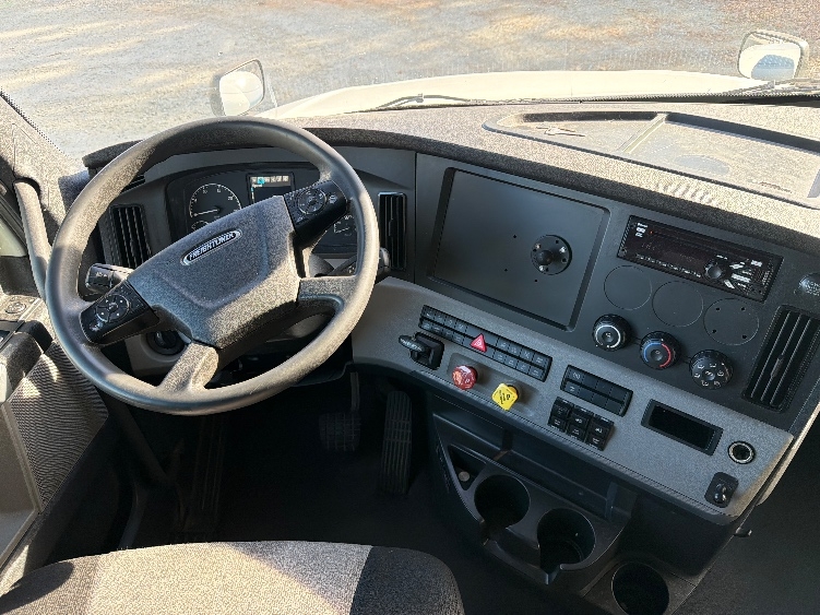Used 2021 Freightliner Cascadia - photo 13
