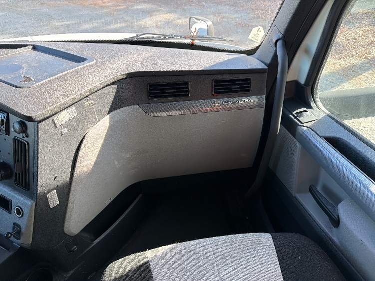 Used 2021 Freightliner Cascadia - photo 16