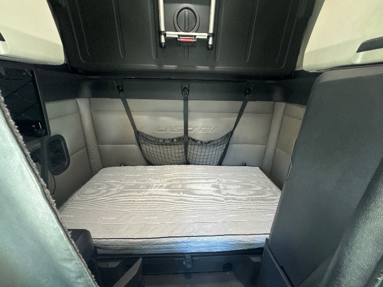 Used 2021 Freightliner Cascadia - photo 18