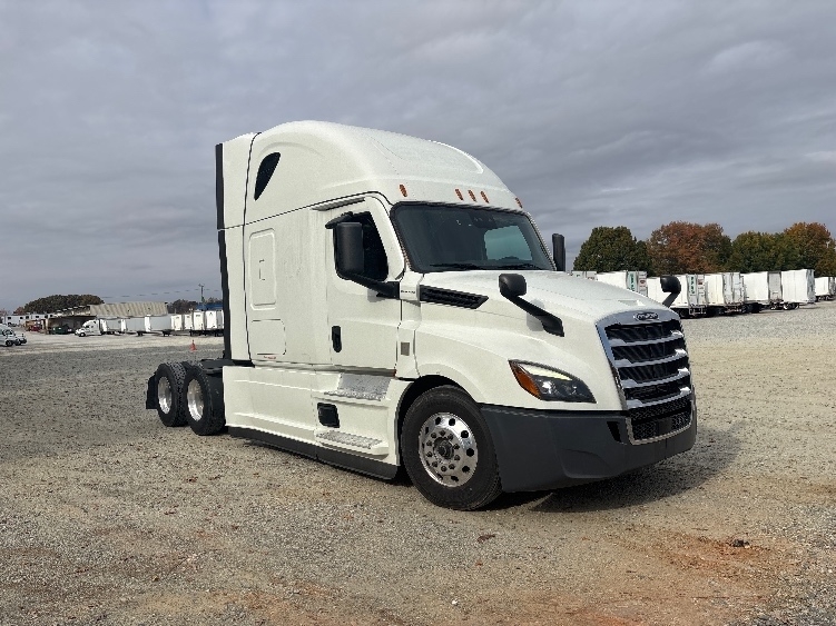 Used 2021 Freightliner Cascadia - photo 1