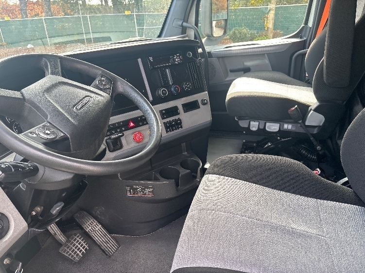 Used 2021 Freightliner Cascadia - photo 12