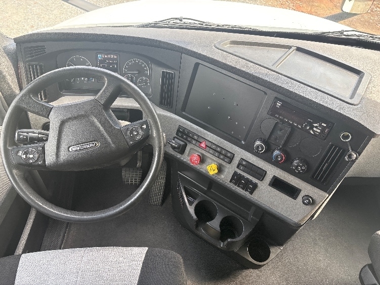 Used 2021 Freightliner Cascadia - photo 13