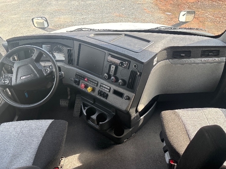 Used 2021 Freightliner Cascadia - photo 14