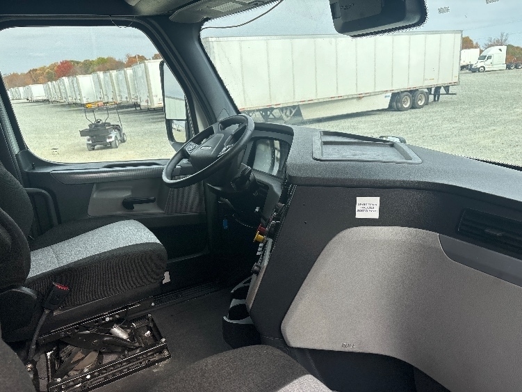 Used 2021 Freightliner Cascadia - photo 17