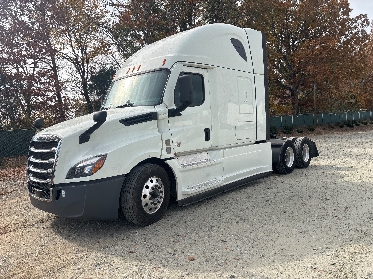 Used 2021 Freightliner Cascadia - photo 5