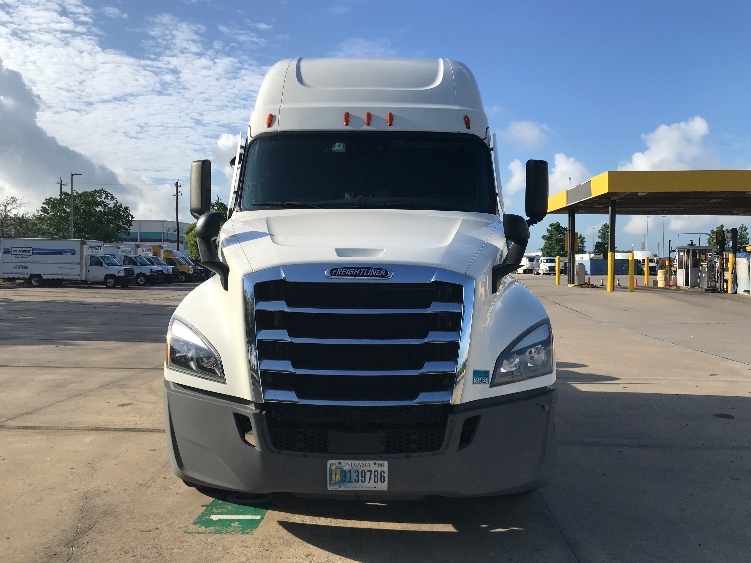 Used 2022 Freightliner Cascadia - photo 2