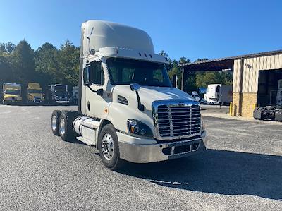 Used 2018 Freightliner Cascadia Detroit DD13 Semi Truck for sale #M217280 - photo 1