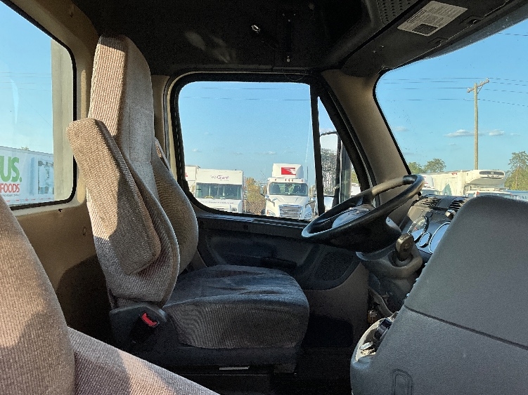 Used 2018 Freightliner Cascadia - photo 16