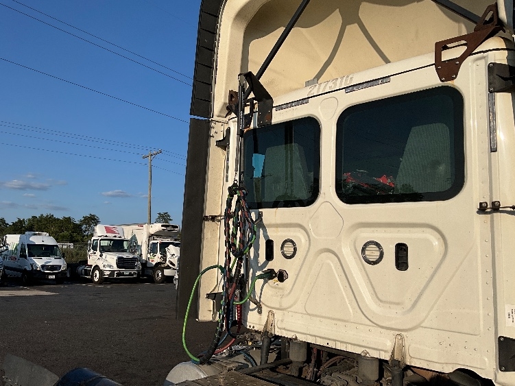 Used 2018 Freightliner Cascadia - photo 19
