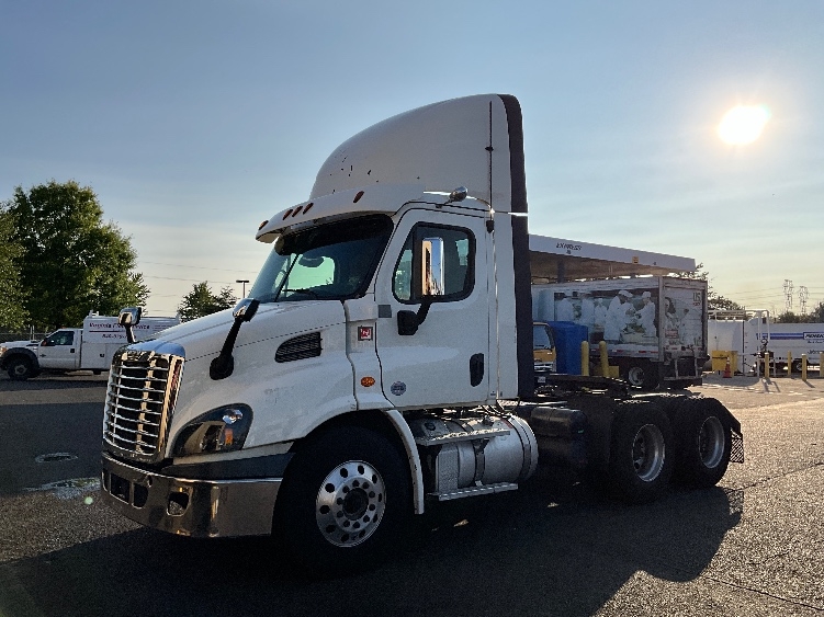 Used 2018 Freightliner Cascadia - photo 5