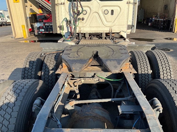 Used 2018 Freightliner Cascadia - photo 8
