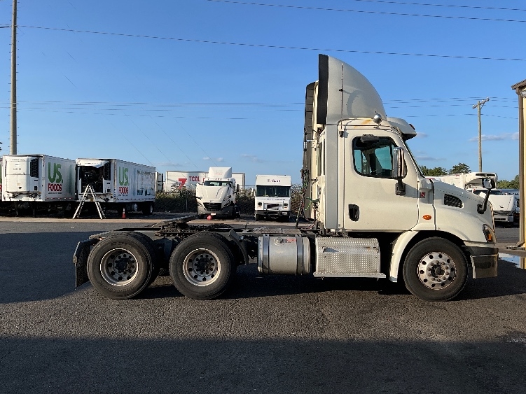 Used 2018 Freightliner Cascadia - photo 10
