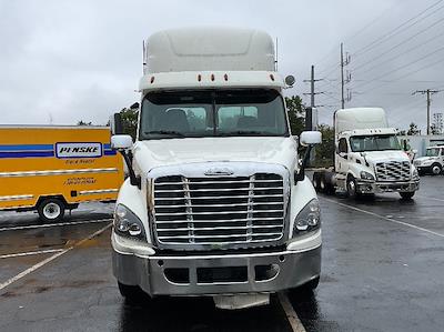 Used 2018 Freightliner Cascadia Detroit DD13 Semi Truck for sale #M217314 - photo 2