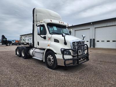 Used 2018 Freightliner Cascadia Detroit DD13 Semi Truck for sale #M217335 - photo 1