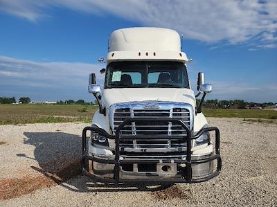 Used 2018 Freightliner Cascadia Detroit DD13 Semi Truck for sale #M217345 - photo 2