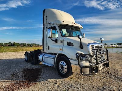 Used 2018 Freightliner Cascadia Detroit DD13 Semi Truck for sale #M217356 - photo 1